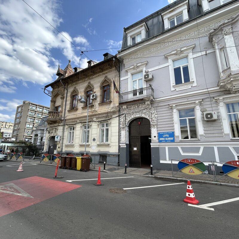 Romana Piata Amzei Calea Victoriei, mansarda, etaj 2, in vila